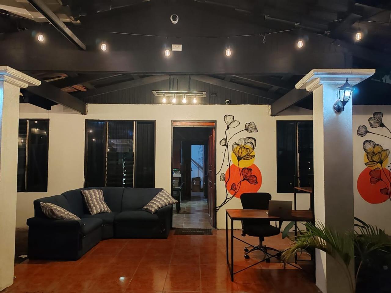 Blackout Hostel La Fortuna Exterior photo